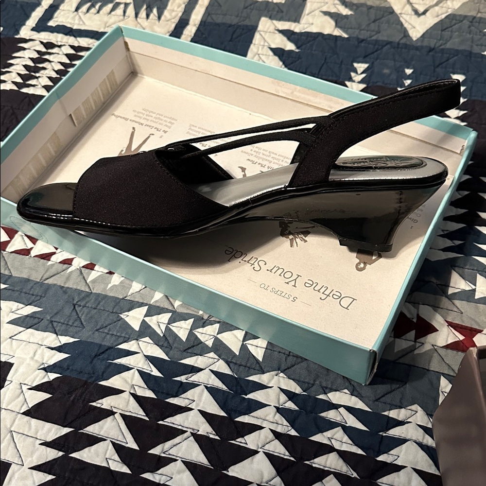 Life Stride Women's Black Slingback Heels